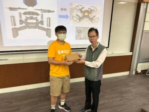 Read more about the article 成果分享-學生學力提升與多元展能-飛天小玩家：無人機魔法課 遨翔天空-無人機原理、組裝及試飛體驗